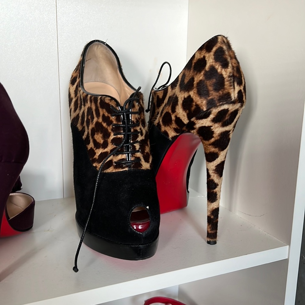 Louboutin Lady corset peep toe pumps